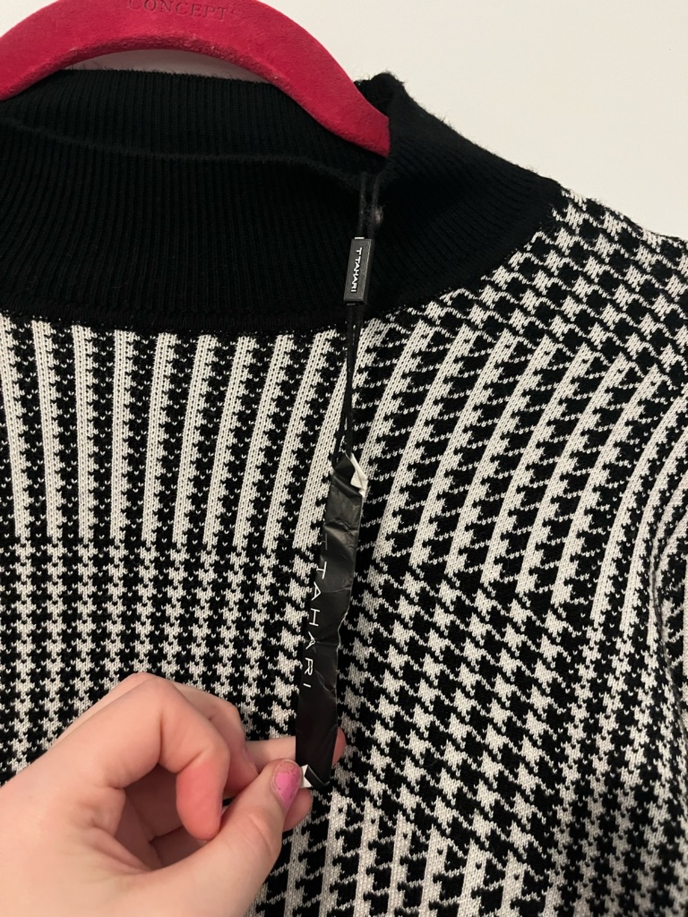 Tahari Black and White Houndstooth Knit Pullover - Picture 4 of 6